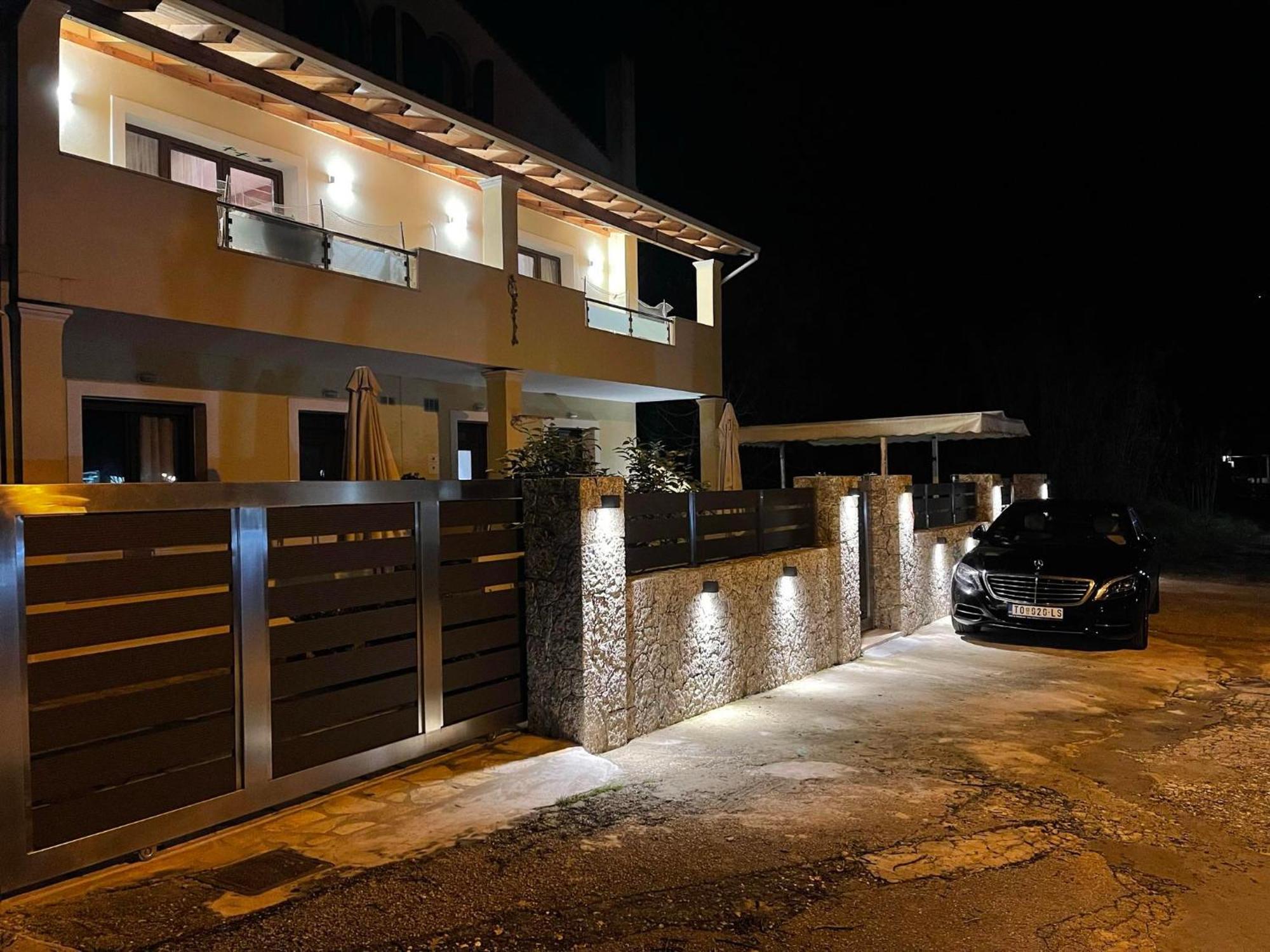 Natashas Apartments Іпсос Екстер'єр фото