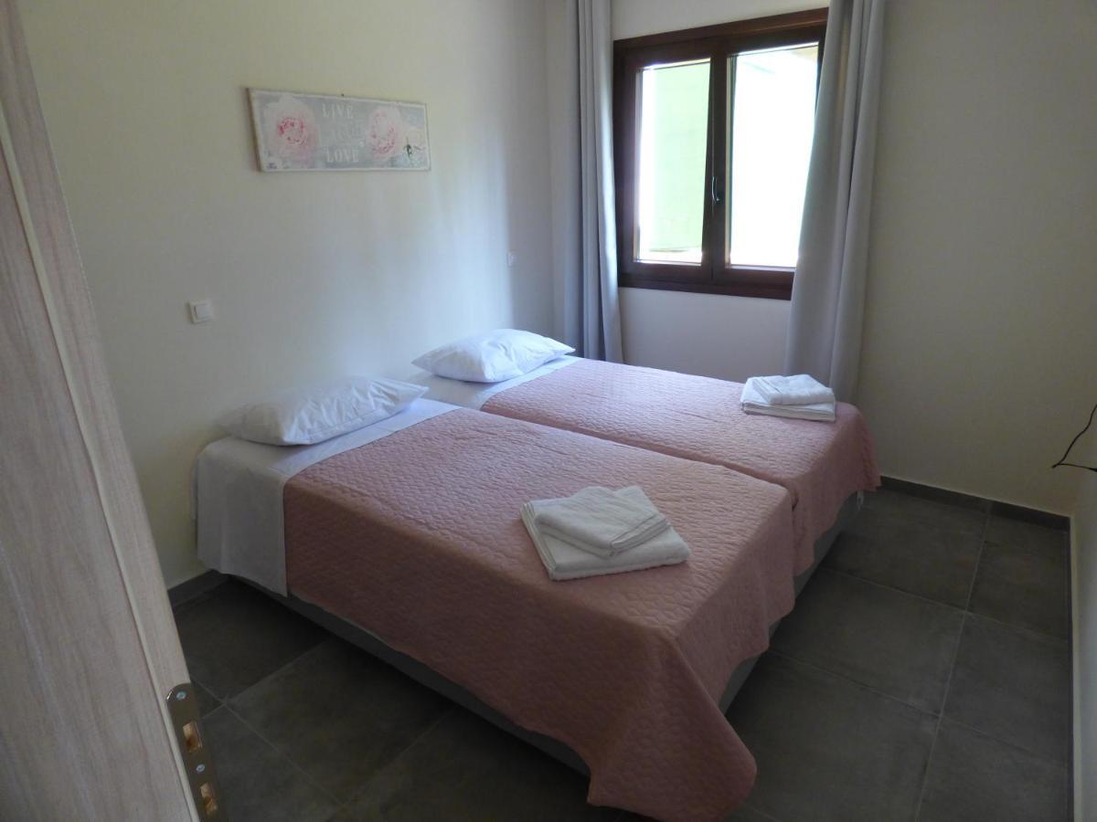 Natashas Apartments Іпсос Екстер'єр фото